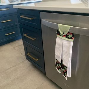 Hand made kitchen towels. Buy 1 for 6 doll or 2 for 10 doll.